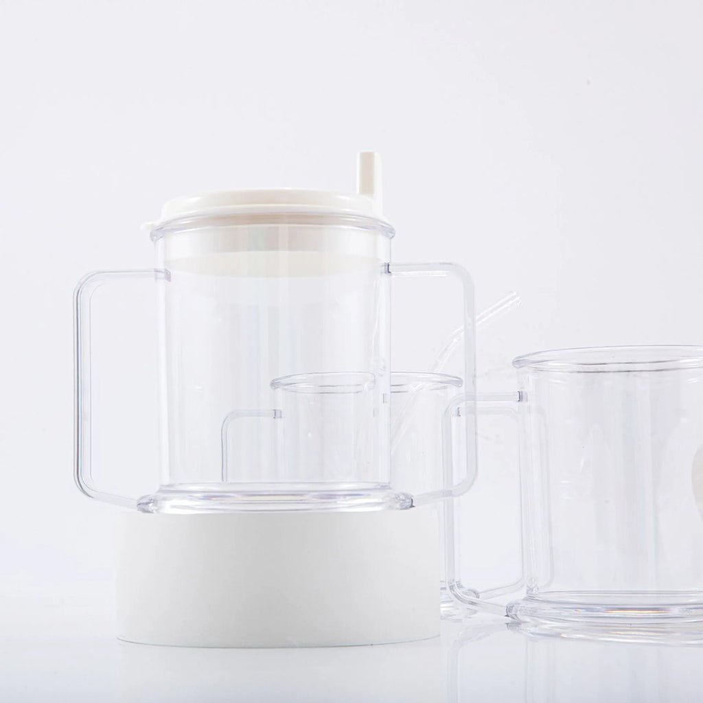 Transparent plastic drinking cup with modern simple design and spill-proof functionality