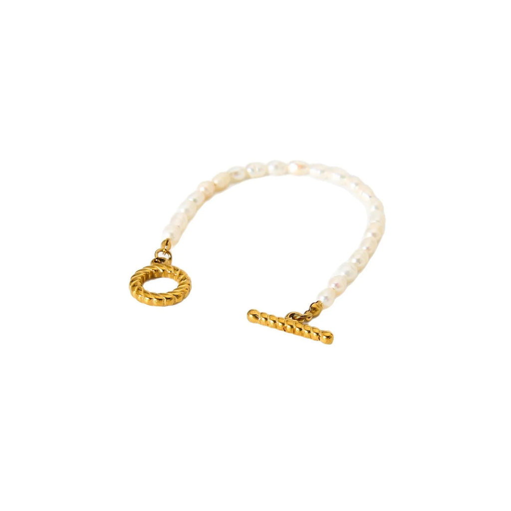 Freshwater pearl and stainless steel necklace bracelet set with geometric shapes on clavicle chain