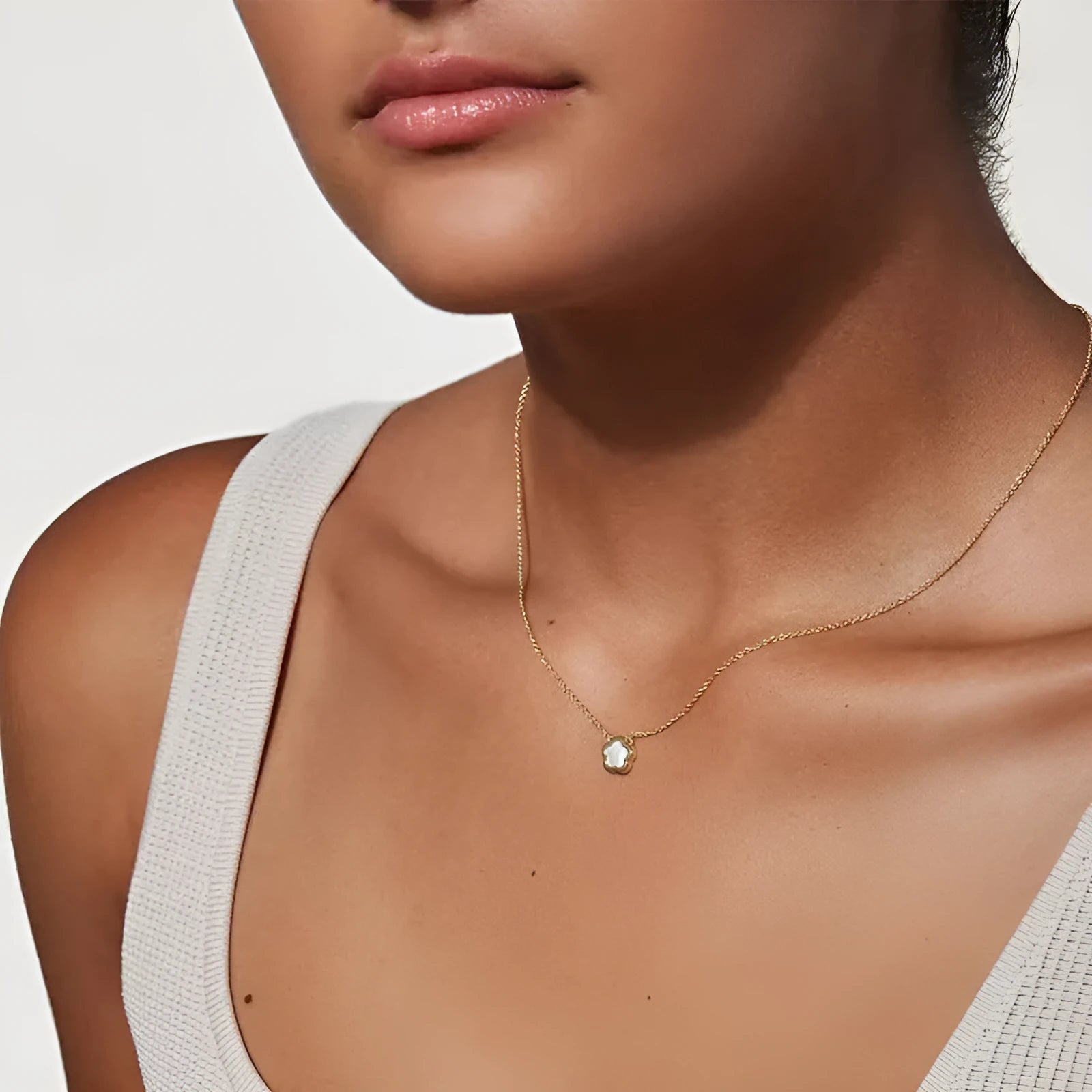 White mother shell flower necklace with copper chain and floral pendant