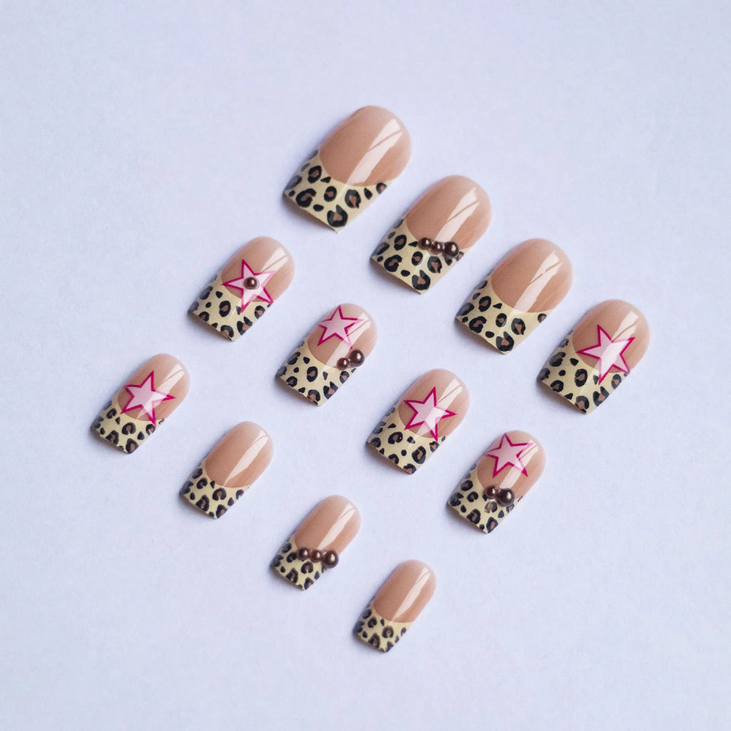 False nails with leopard print French design and star-shaped pearl diamond decoration