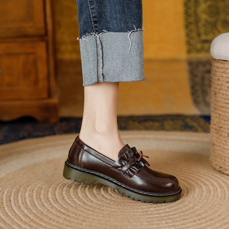British style women's leather shoes with chunky heel and round toe in black and brown colours