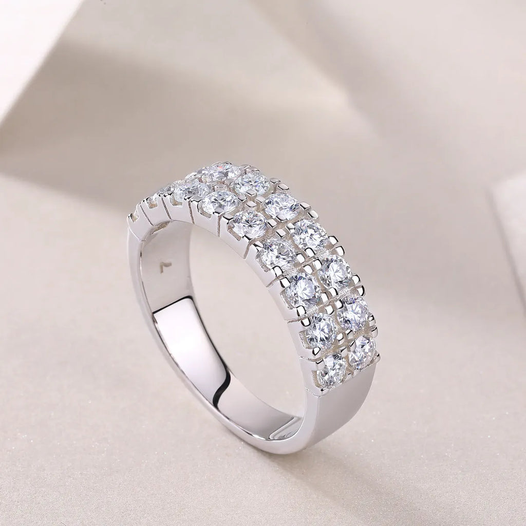 Moissanite S925 sterling silver light luxury round geometric ring for women, US size 7, with 18 moissanite tablets.
