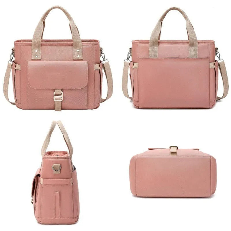 Insulated cube-shaped picnic bag with removable shoulder strap in pink colour with side pocket