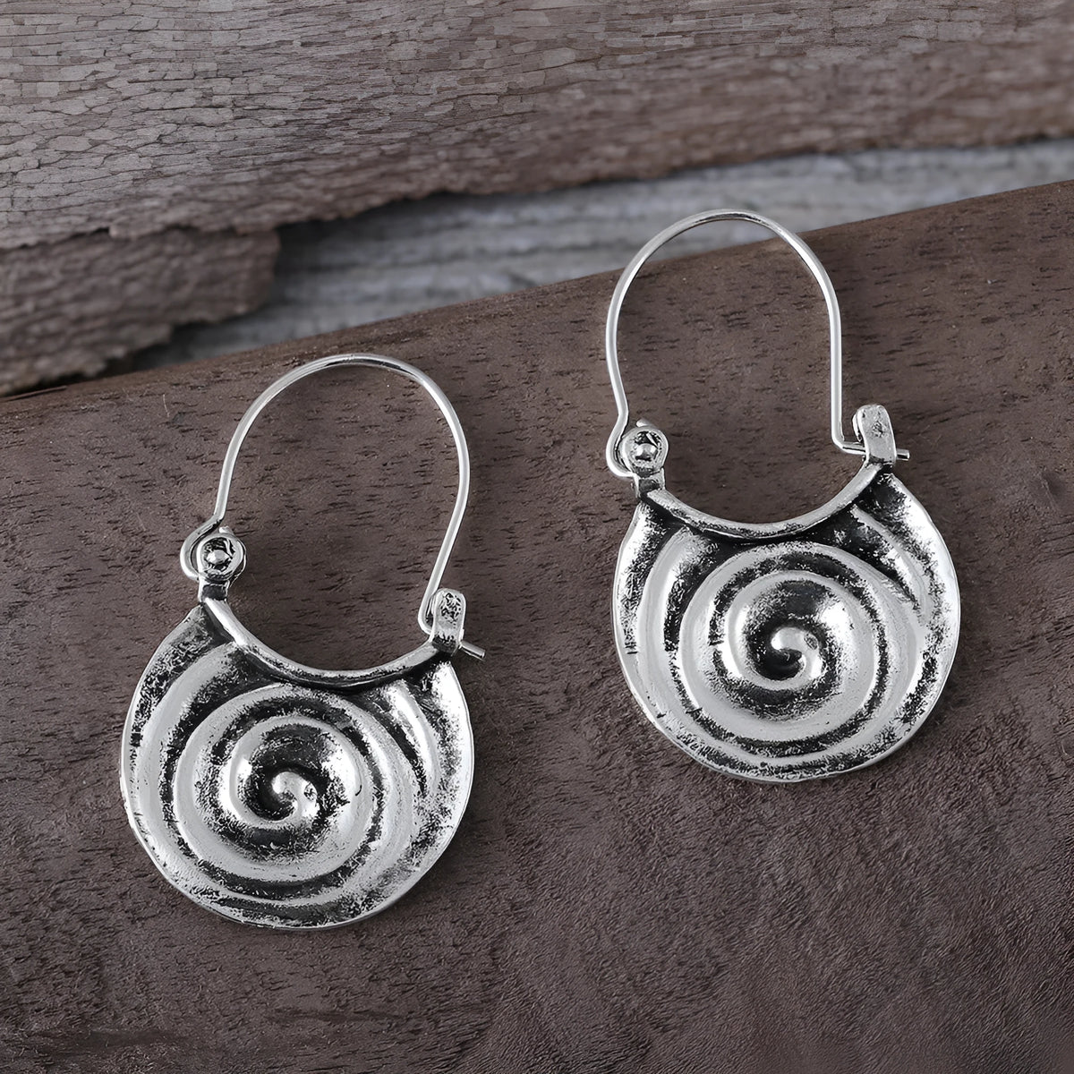 Geometric curved metal earrings with ancient silver finish, zinc alloy, 3.8x2.2cm, on white background