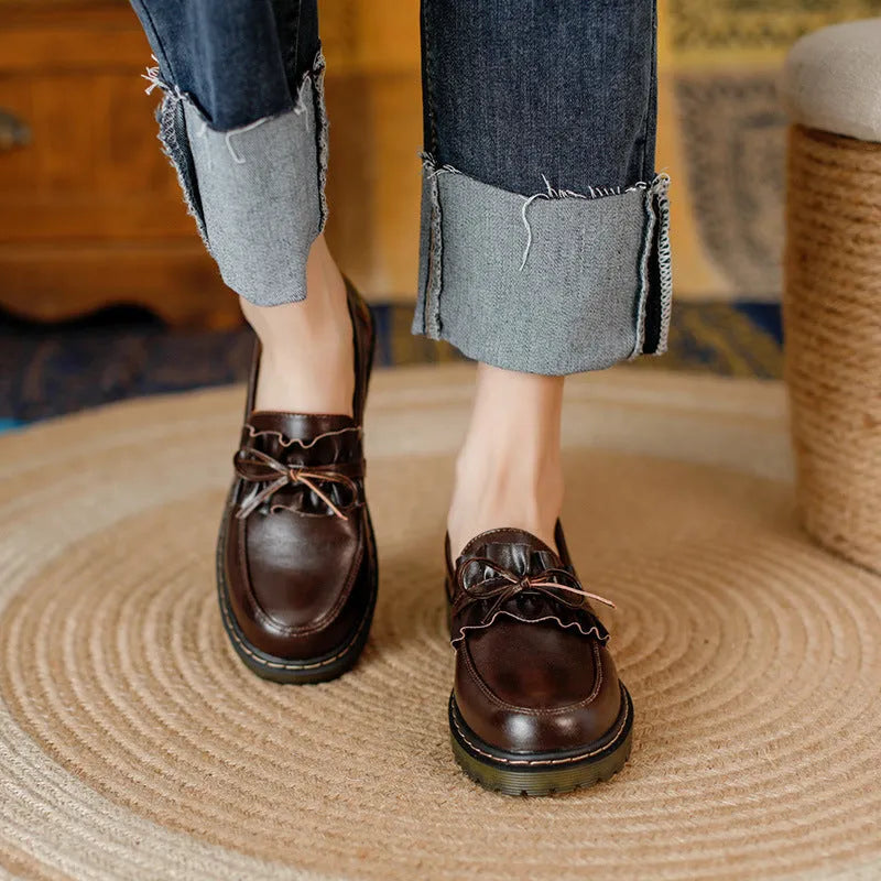 British style women's leather shoes with chunky heel and round toe in black and brown colours
