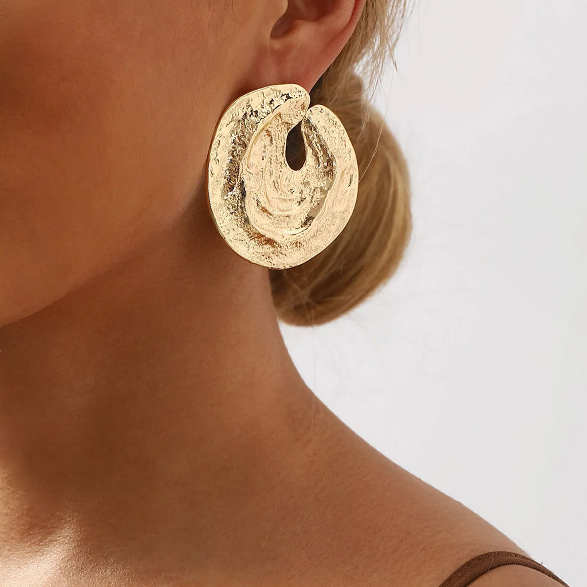 Geometric women's earrings with exaggerated pleated design and concave-convex texture in gold and white K colours