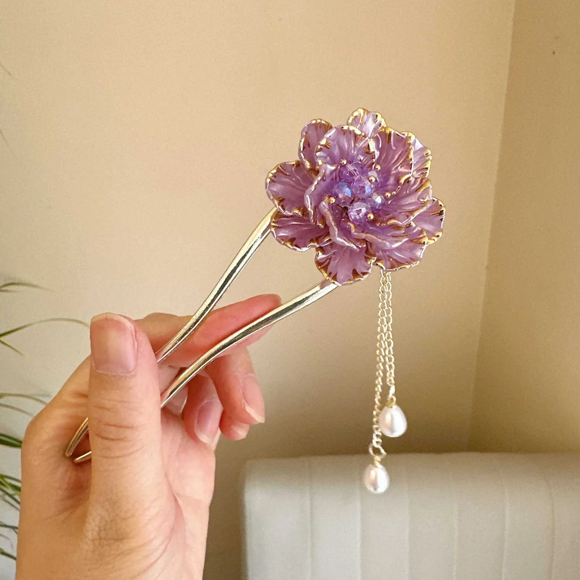 Purple and white U-shaped hairpin with peony flower design and tassel detail on alloy electroplated construction