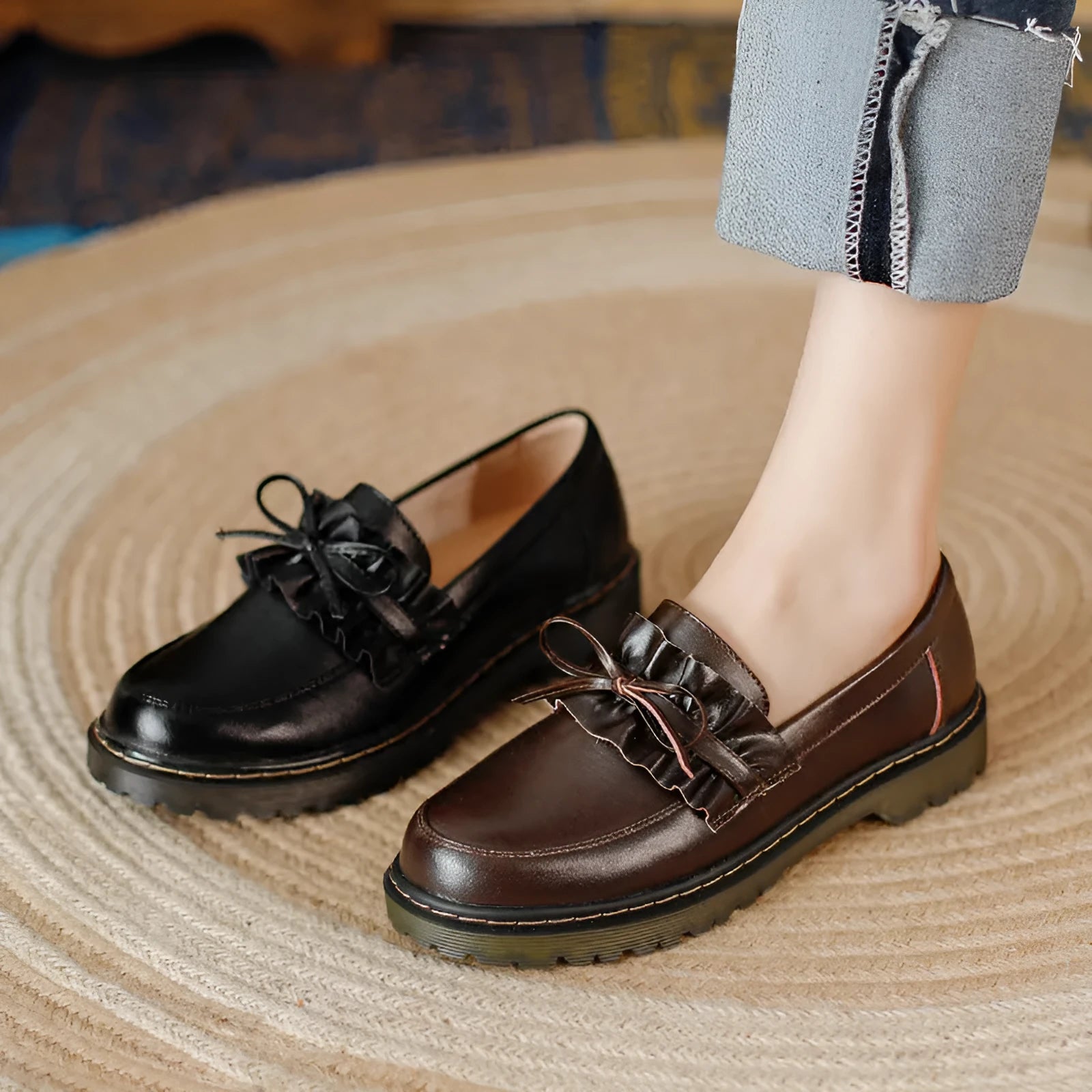 British style women's leather shoes with chunky heel and round toe in black and brown colours