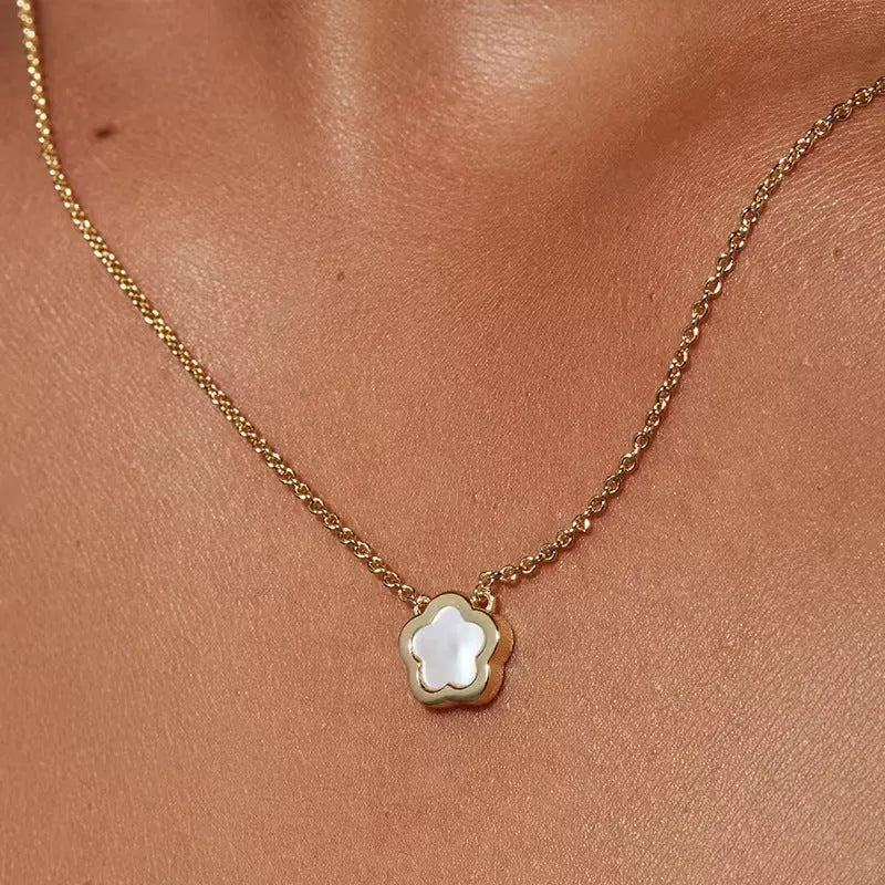 White mother shell flower necklace with copper chain and floral pendant