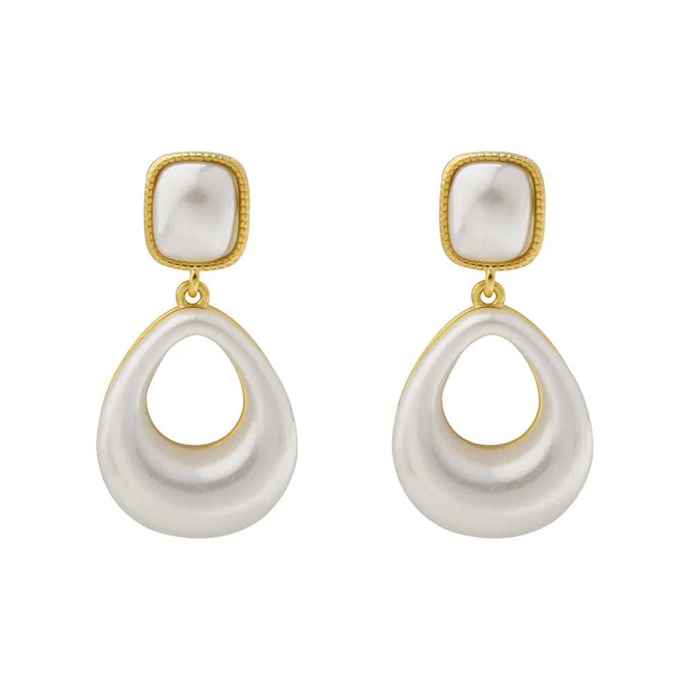 Gold-coloured water drop shaped mabe pearl earrings with imitation pearl components