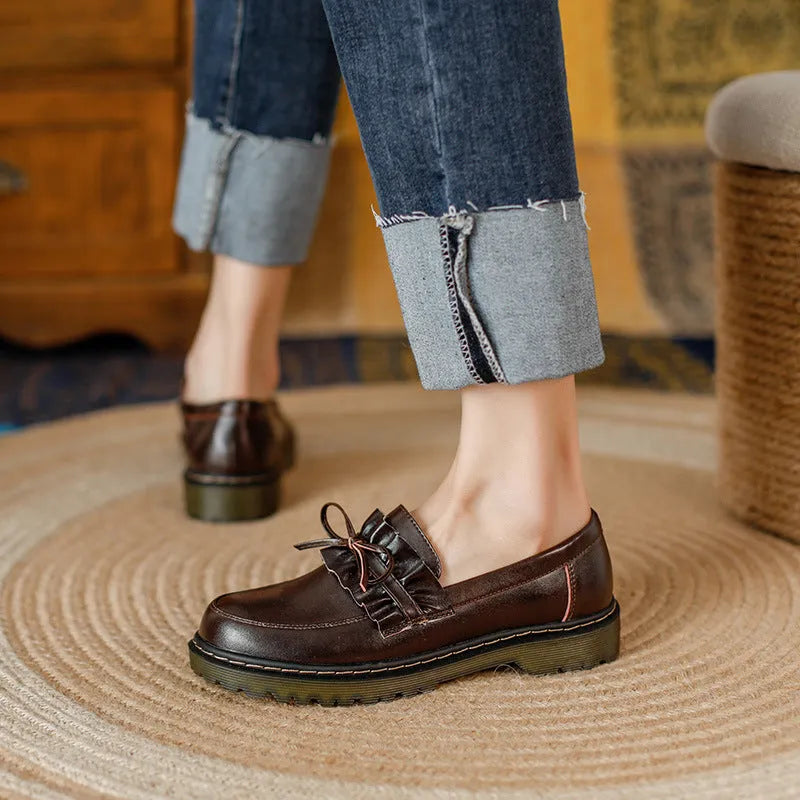 British style women's leather shoes with chunky heel and round toe in black and brown colours