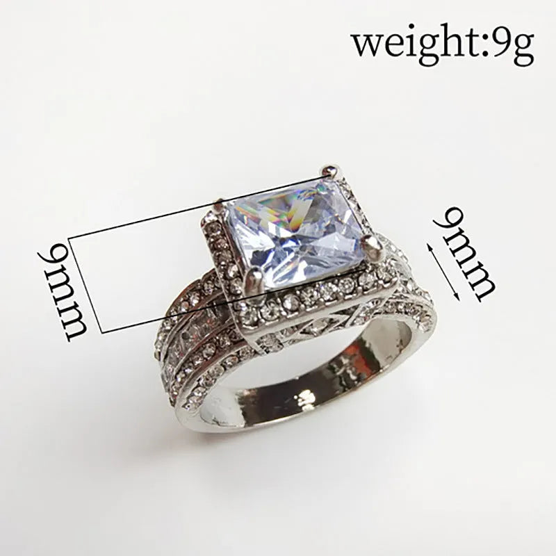 Geometric women's ring with round elements in gold or white electroplated finish on alloy