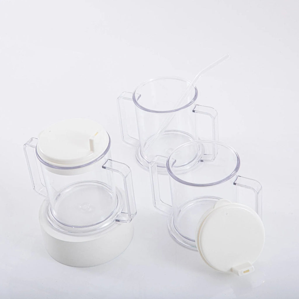 Transparent plastic drinking cup with modern simple design and spill-proof functionality