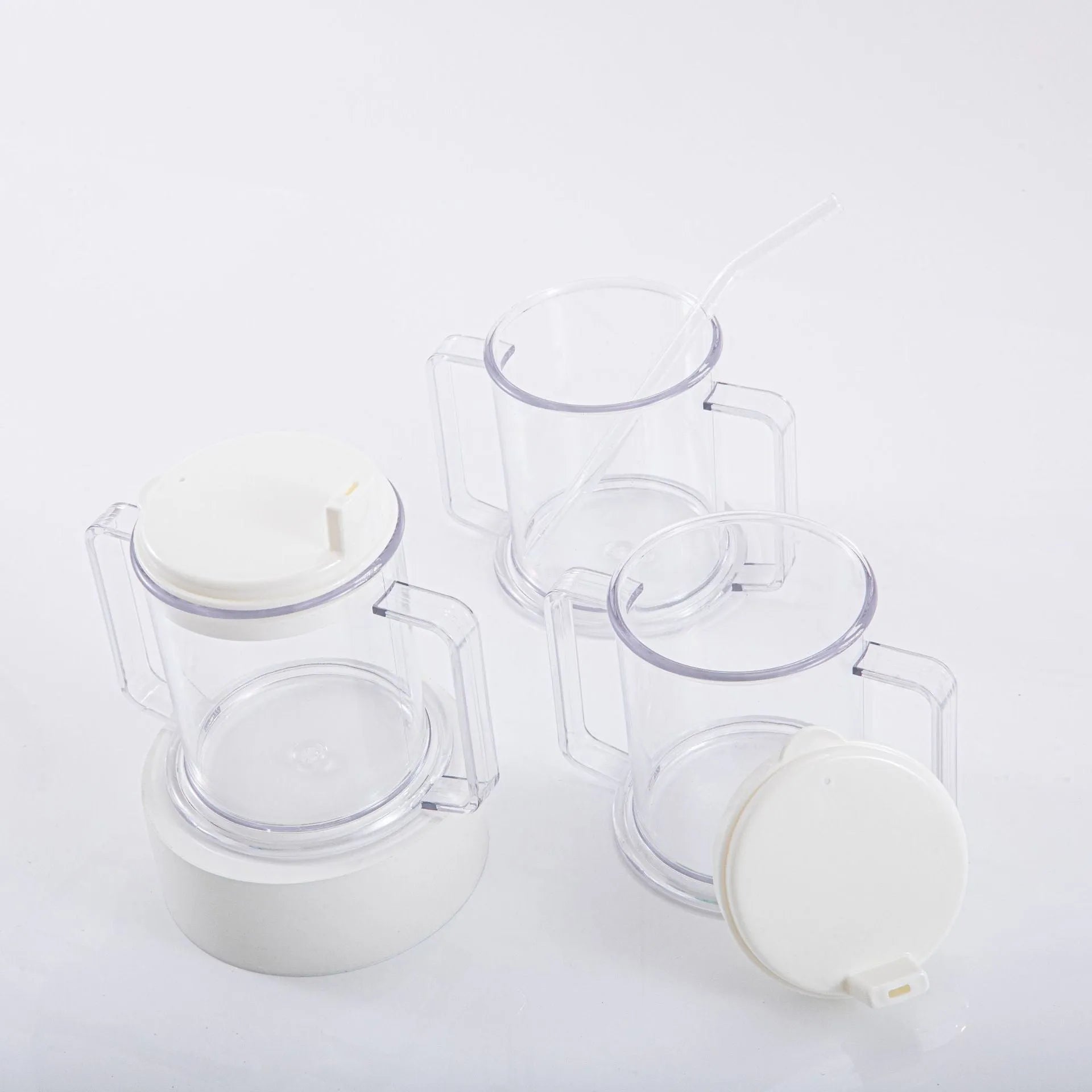 Transparent plastic drinking cup with modern simple design and spill-proof functionality