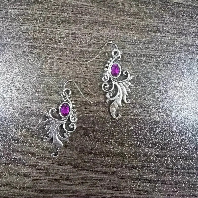 Retro distressed ethnic earrings in antique silver with diamond pendant shape, made from zinc alloy
