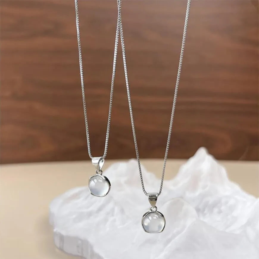 Korean-style oval pendant necklace with geometric eight Awn star design on adjustable box chain