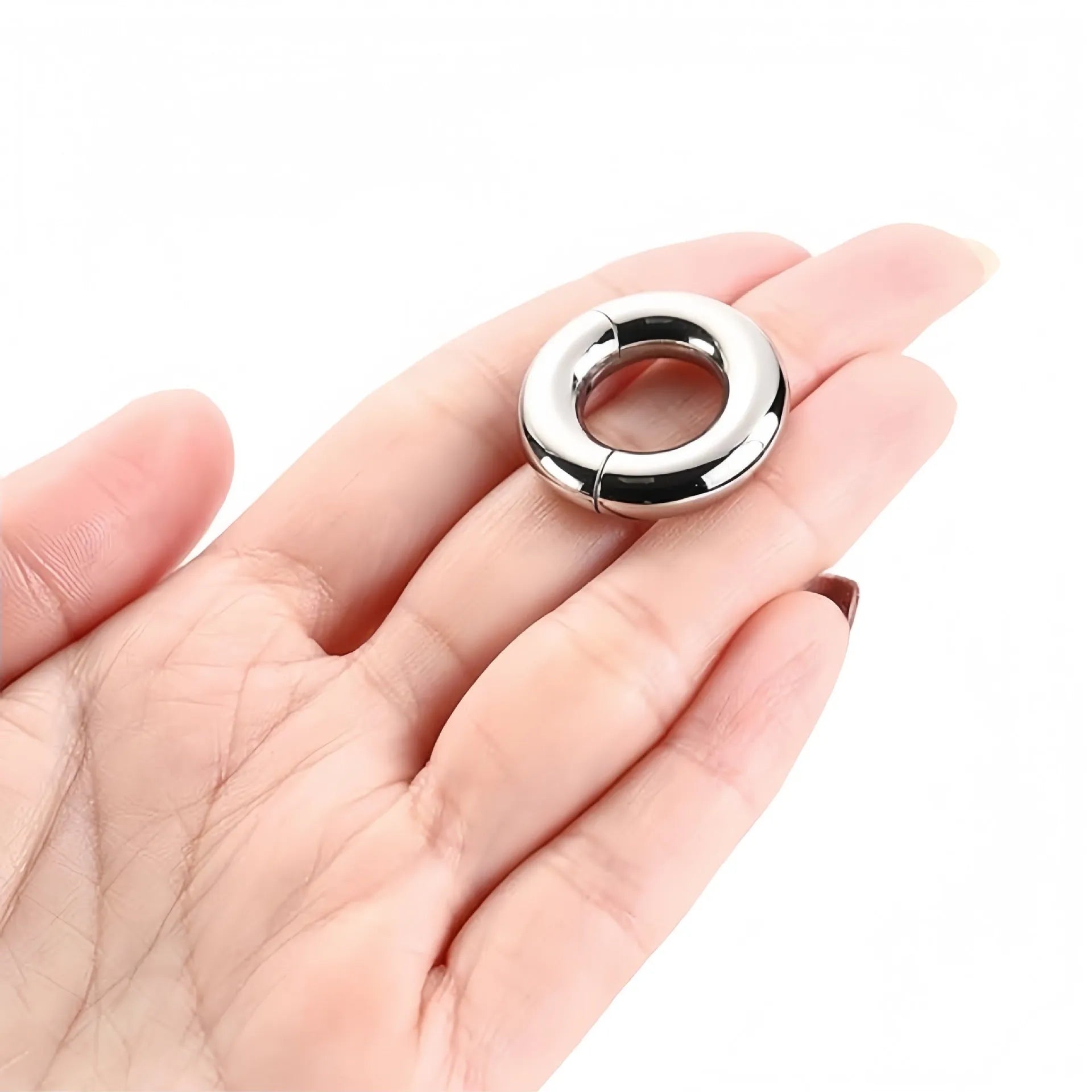 Stainless steel closed round lip ring in electroplated steel colour for human body piercing