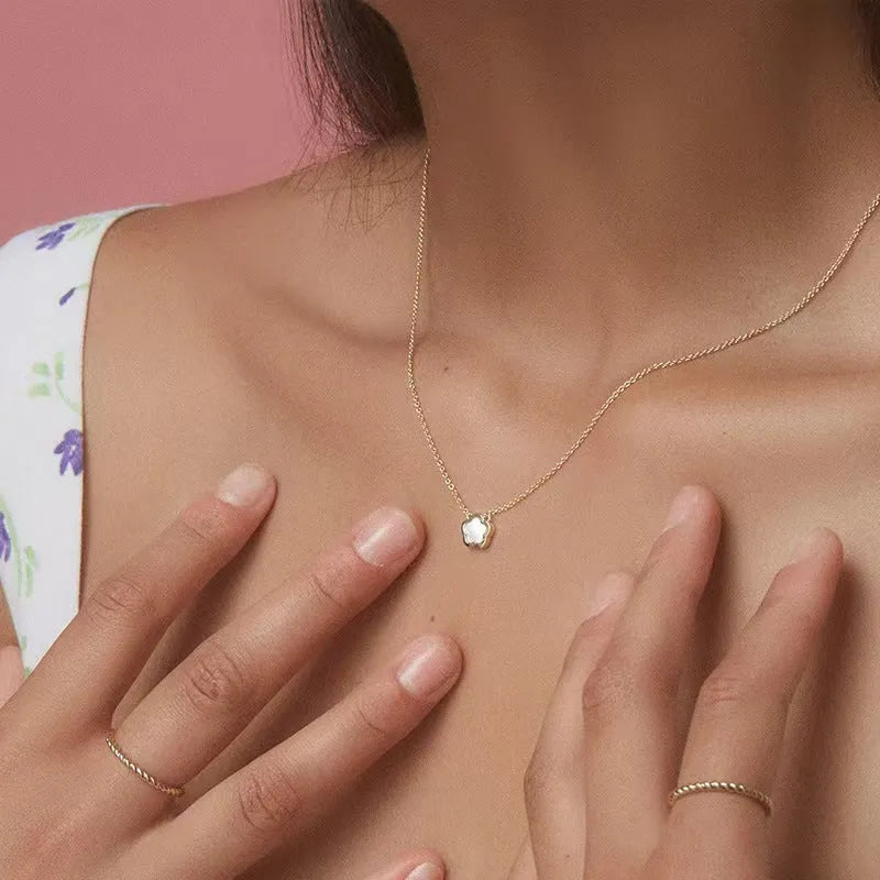 White mother shell flower necklace with copper chain and floral pendant