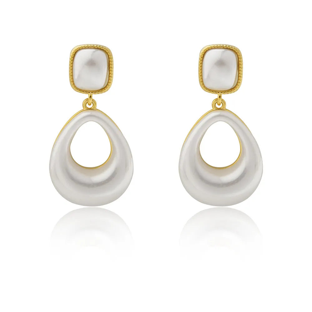 Gold-coloured water drop shaped mabe pearl earrings with imitation pearl components