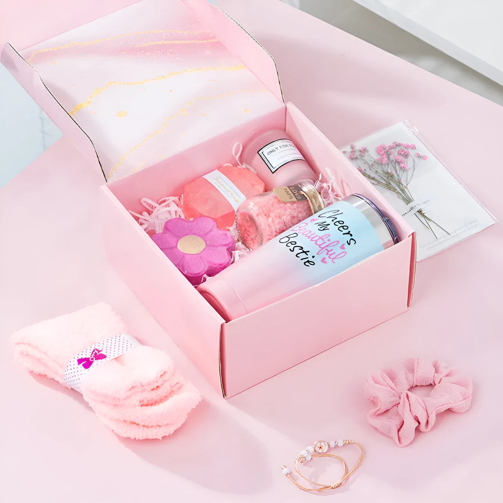 Soy wax aromatherapy candle and bath bomb gift set in modern simplicity design