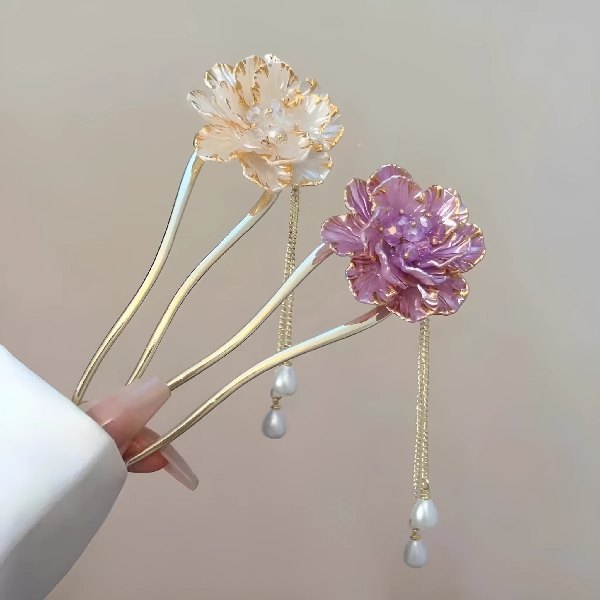 Purple and white U-shaped hairpin with peony flower design and tassel detail on alloy electroplated construction
