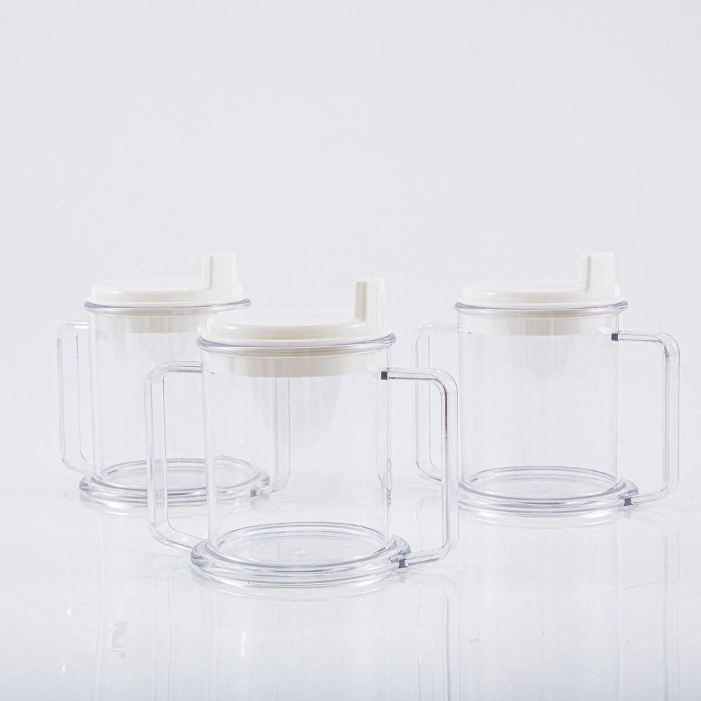 Transparent plastic drinking cup with modern simple design and spill-proof functionality