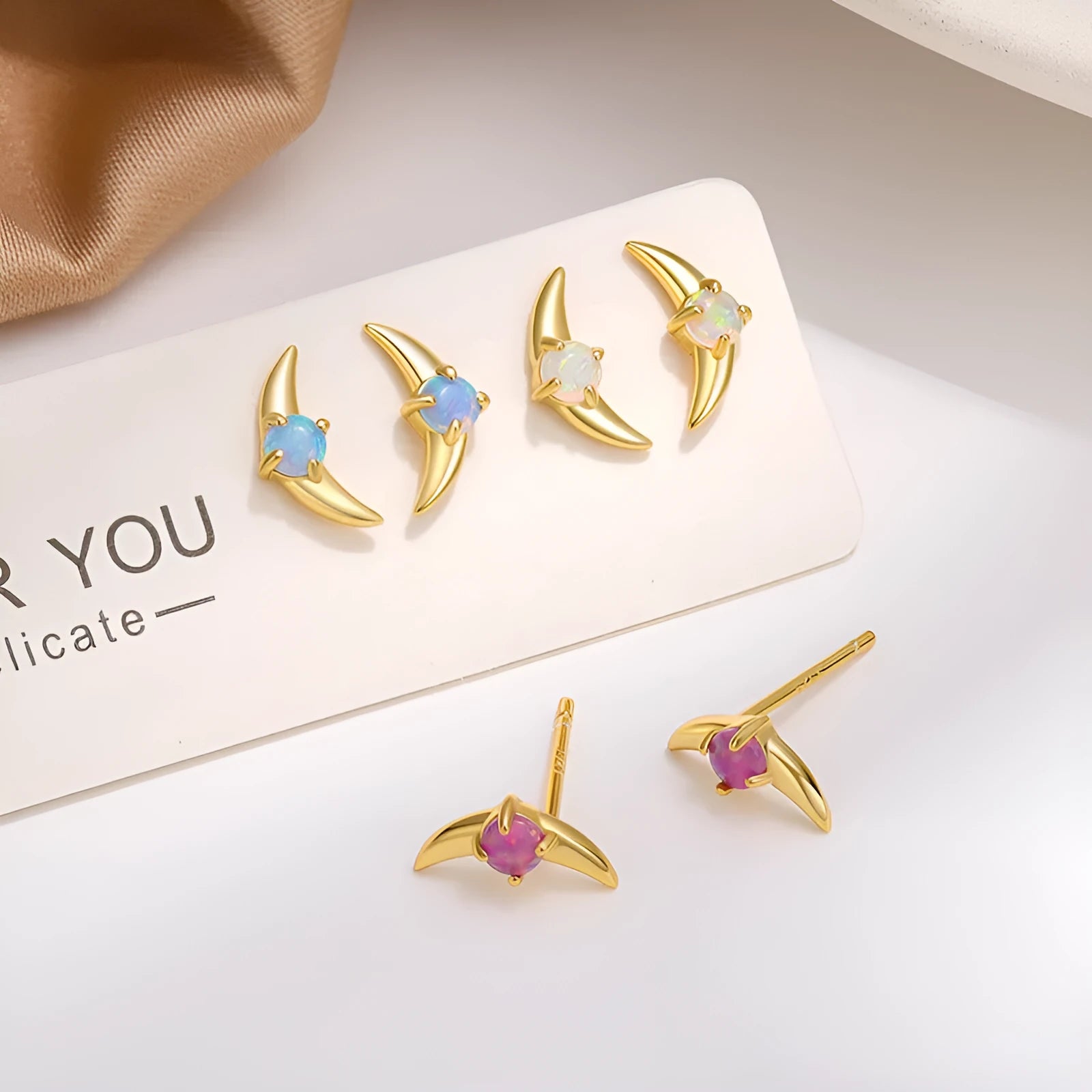 Geometric women's earrings in 925 silver with electroplated finish and coloured stone.