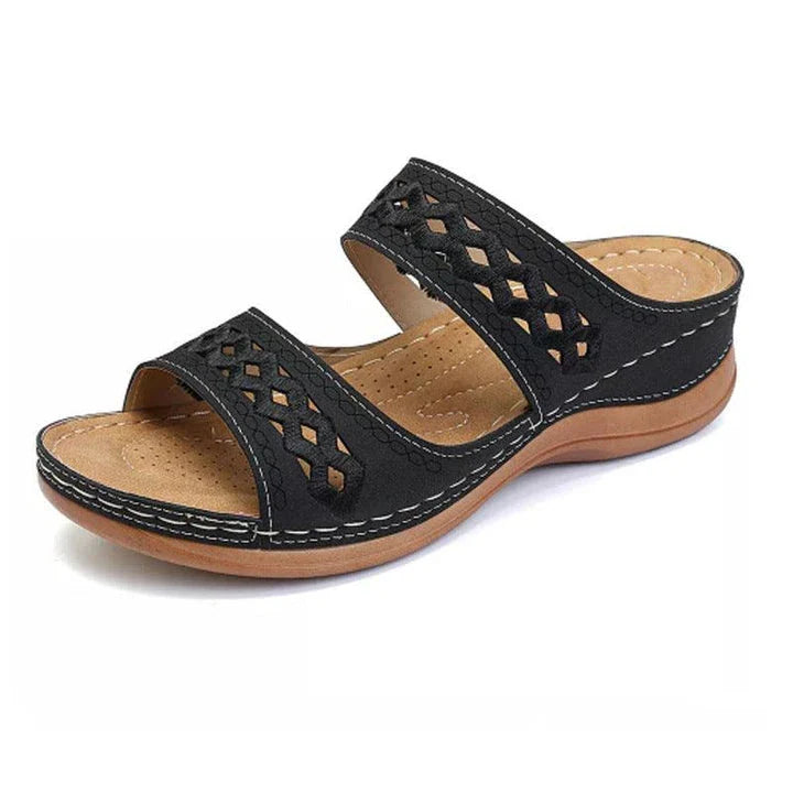 Stylish plaid pattern sandals with flat platform and slip-on design for women