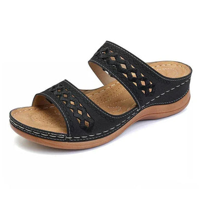 Stylish plaid pattern sandals with flat platform and slip-on design for women
