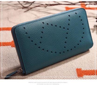 Timeless Litchi-Patterned Cowhide Clutch in Black - A Stylish and Durable Accessory for the Modern Kiwi Lifestyle