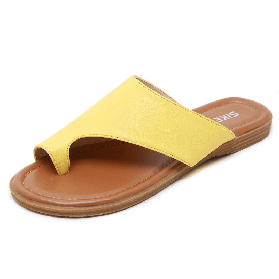 Stylish and comfortable large-size casual flat sandals with a unique Kiwi-inspired design, perfect for summer adventures in New Zealand.