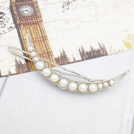 A stylish pearl hair clip with an elegant and sophisticated design, perfect for enhancing the Kiwi fashion aesthetic.