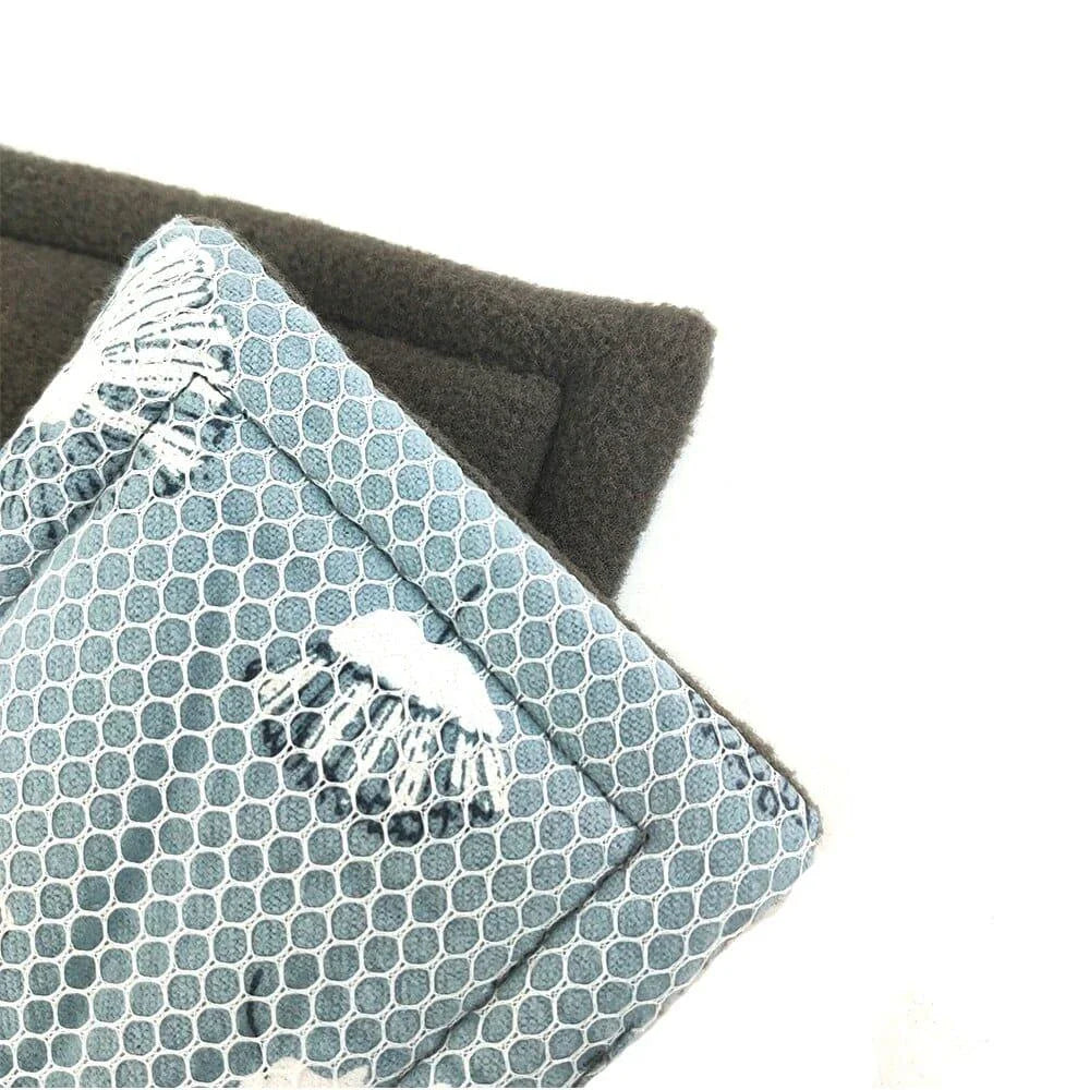 Sustainably crafted burlap kitchen sponges made in New Zealand with natural materials and eco-friendly design