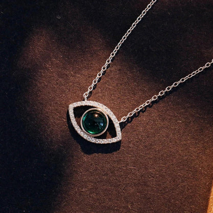 Elegant silver necklace with a captivating cultivated emerald stone, the perfect accessory for Kiwis to elevate their style.