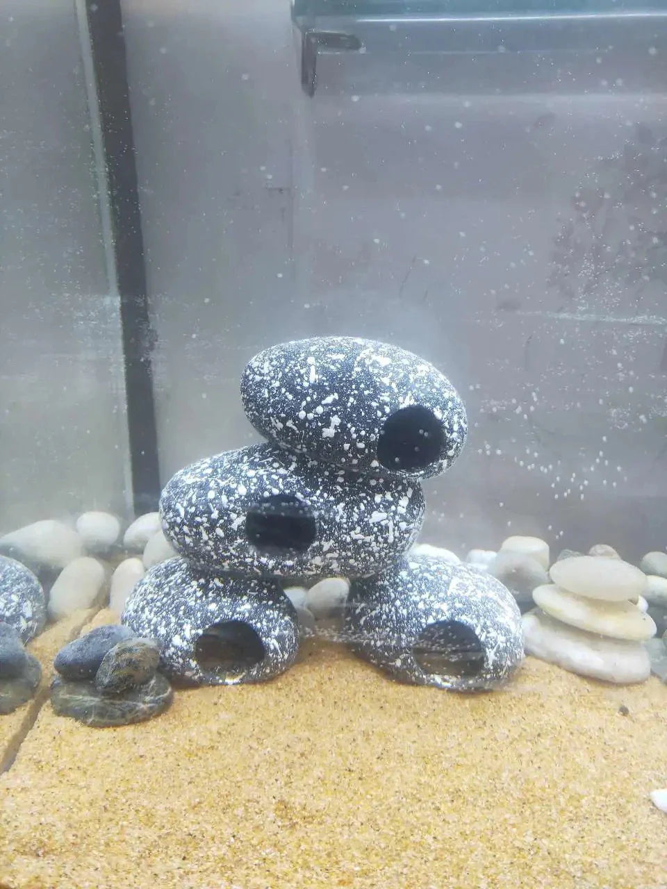 Decorative stone with natural cobblestone-inspired design for fish and shrimp breeding in aquariums