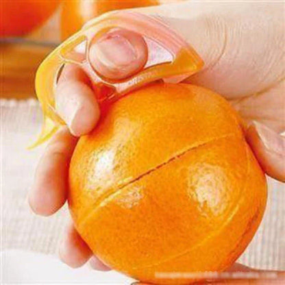 Colourful, mouse-shaped citrus peeler with an ergonomic design for easy zesting and peeling of fruits and vegetables