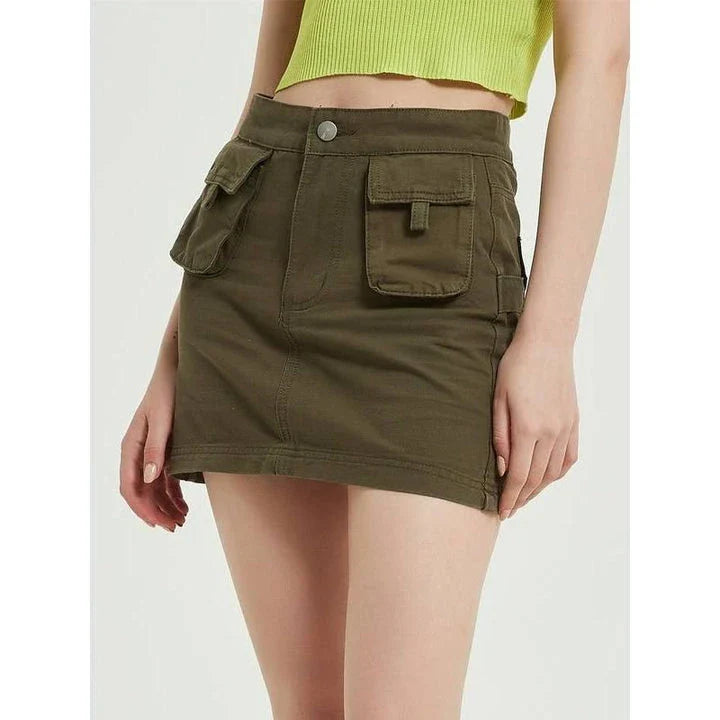 Stylish green denim high-waist pencil skirt with pockets, a versatile and fashionable addition to any wardrobe