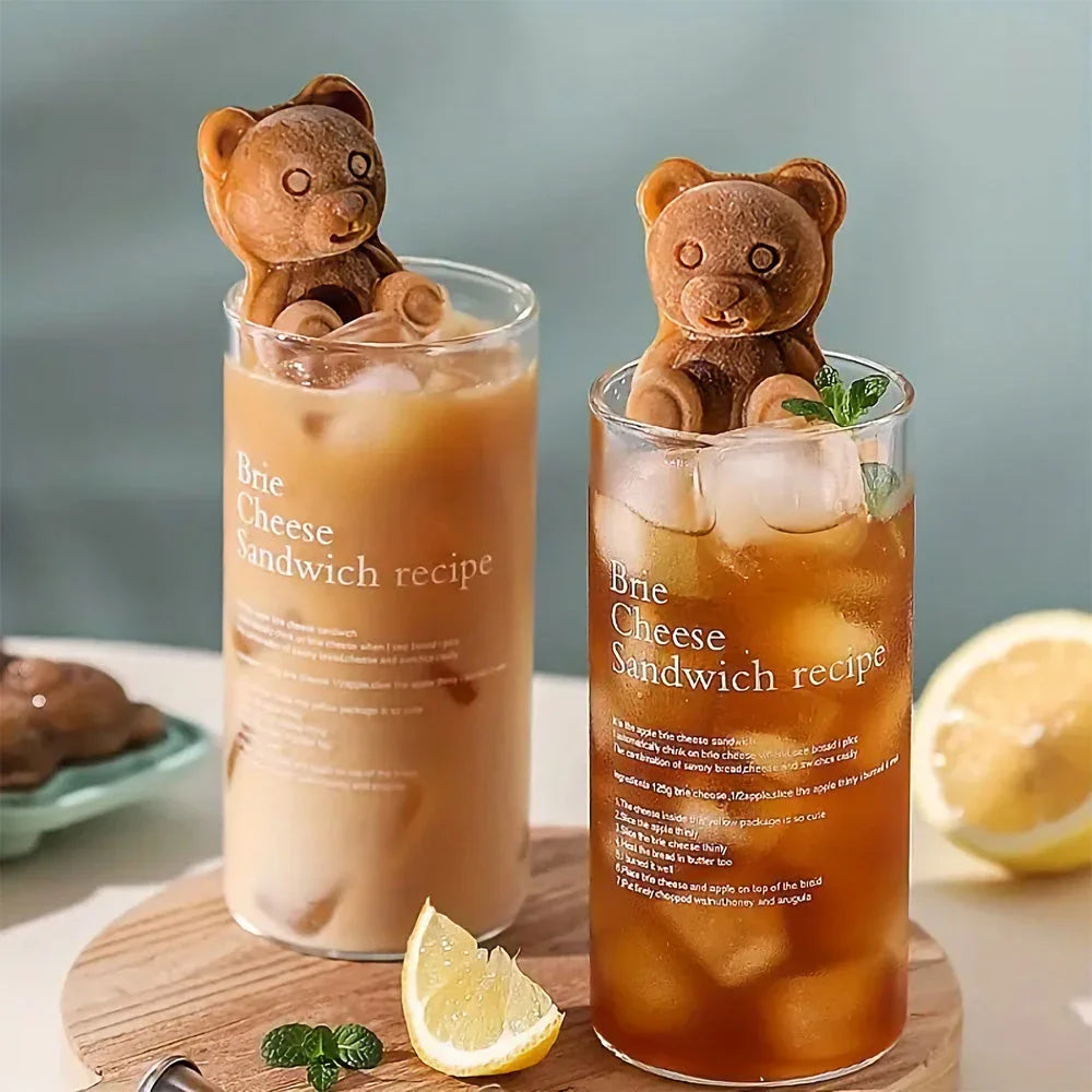 Bear-shaped ice cube mould made of premium silicone for making frozen treats and drinks