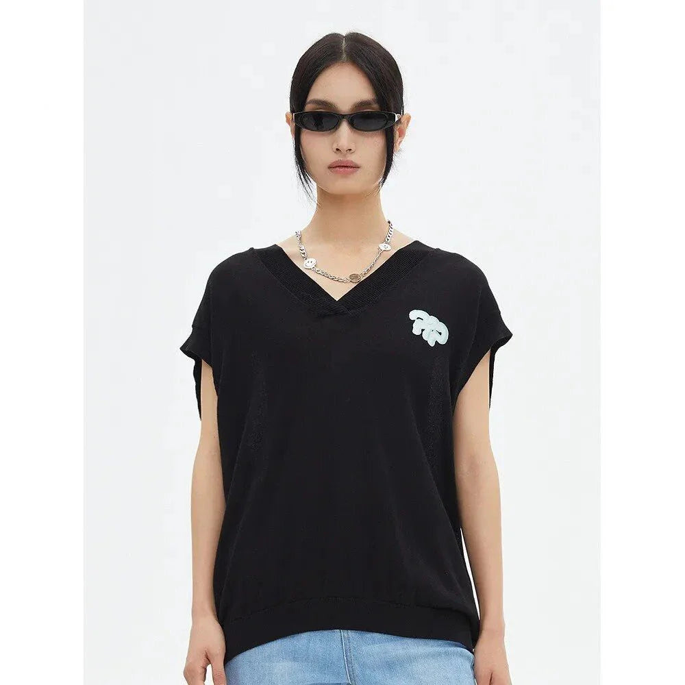 Stylish V-Neck Knit Vest for Kiwi Women in Green, a versatile and comfortable layering piece for casual and formal occasions.