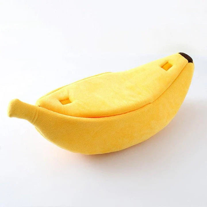 Cozy banana-shaped cat bed in plush, sponge material for ultimate comfort and support