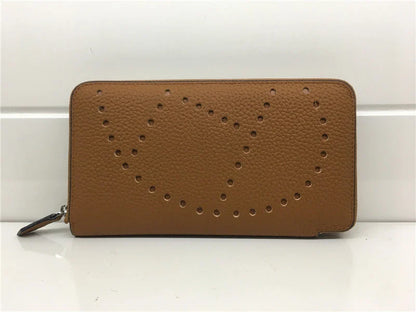 Timeless Litchi-Patterned Cowhide Clutch in Black - A Stylish and Durable Accessory for the Modern Kiwi Lifestyle