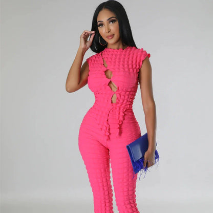 A sleeveless women's suit in a striking bubble plaid design, crafted with premium Popcorn fabric for a stylish and comfortable look.