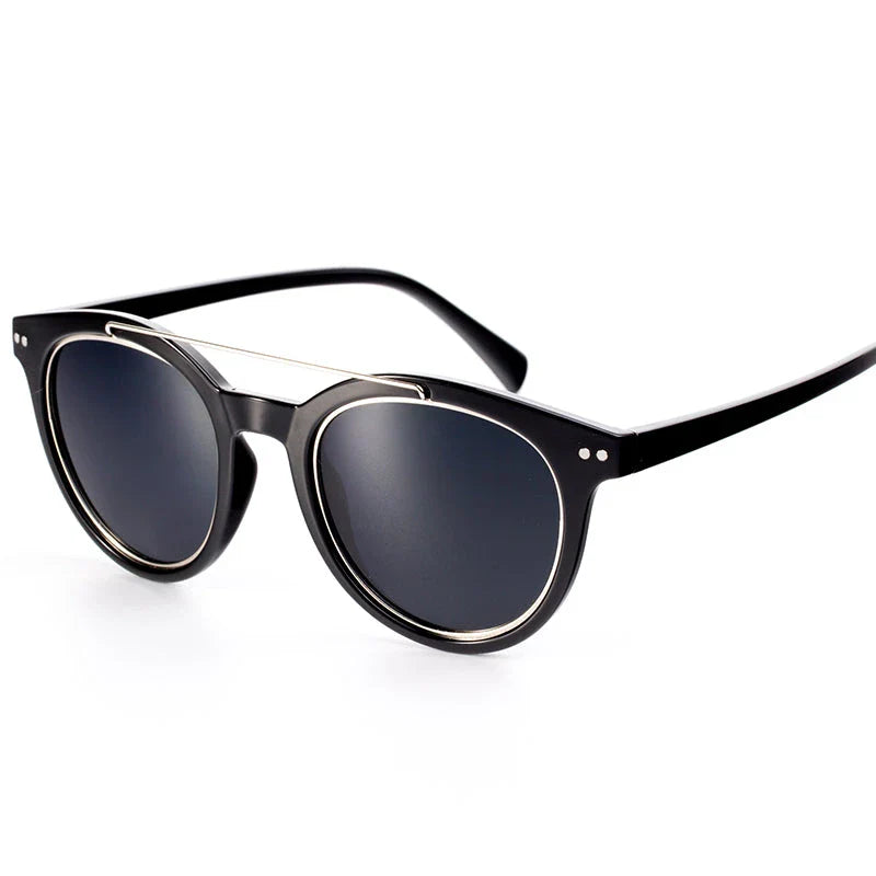 Stylish polarized sunglasses with a classic pilot design, perfect for Kiwi outdoor enthusiasts