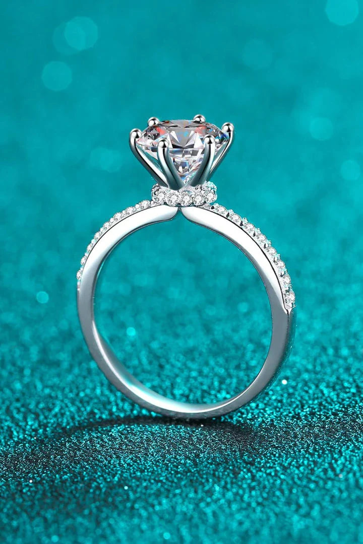 Sparkling 2-carat moissanite ring in 925 sterling silver, with rhodium plating and zircon accents