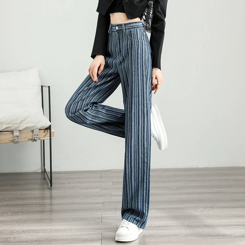 Fashionable striped wide-leg jeans for Kiwi women, featuring a high-waist design, premium cotton-viscose blend, and unique wash treatments.