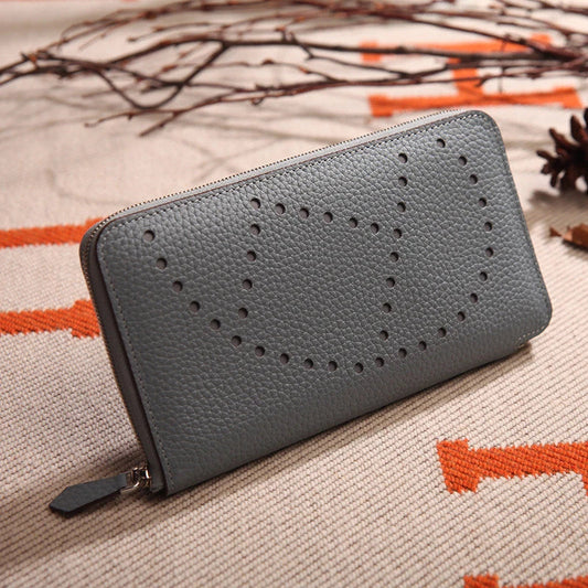 Timeless Litchi-Patterned Cowhide Clutch in Black - A Stylish and Durable Accessory for the Modern Kiwi Lifestyle