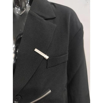 Stylish black notched collar blazer for Kiwi women, featuring a sleek, straight cut and premium polyester construction for lasting comfort and elegance.