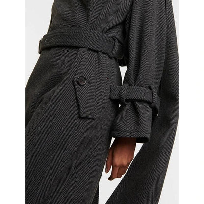 Stylish trench coat with scarf collar, made of cotton and polyester blend for warmth and comfort during Autumn/Winter seasons