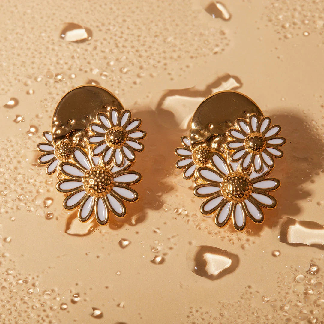 Elegant 18K gold plated daisy stud earrings with a white dripping oil finish, perfect for Kiwi women who love vintage-inspired jewelry