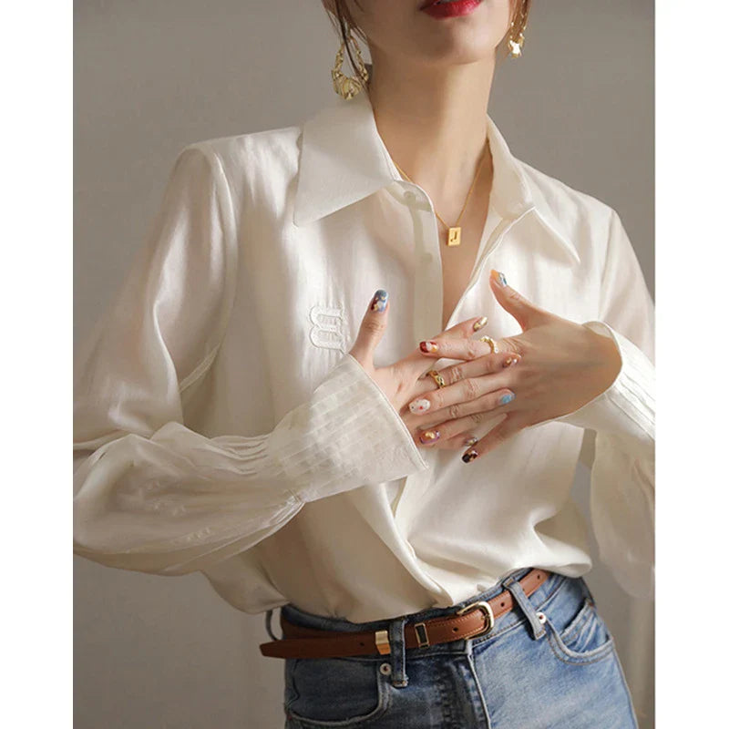 A stylish and comfortable white chiffon blouse for Kiwi women, featuring a classic cardigan design and versatile, high-quality construction.